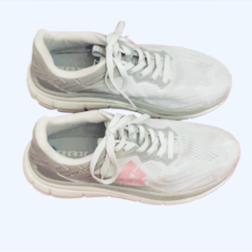 EUC Light  Gray Reebok with Pink Reebok Trim Size 10